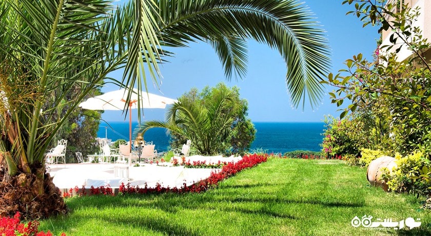 محوطه فضای سبز هتل